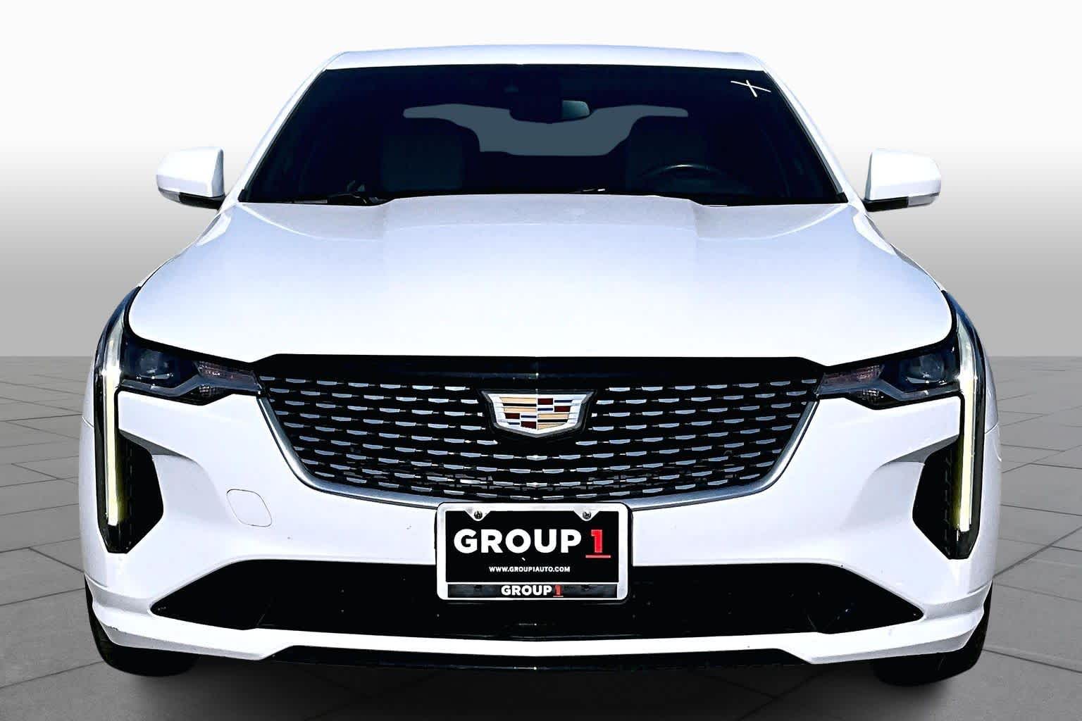 2022 Cadillac CT4 Luxury Image 2 of 33