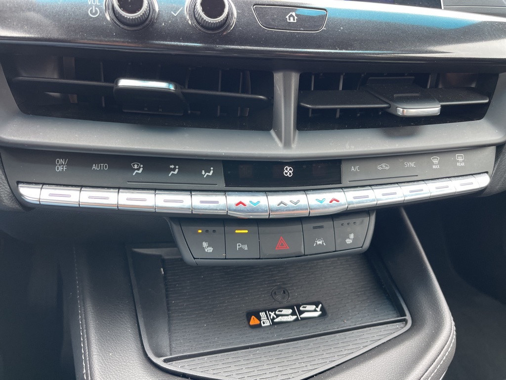 Vehicle image 21 of 23