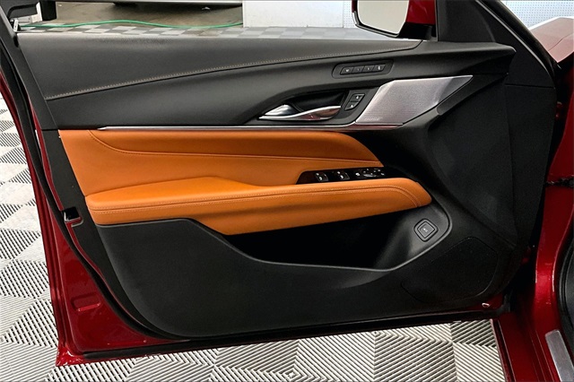 Vehicle image 27 of 38