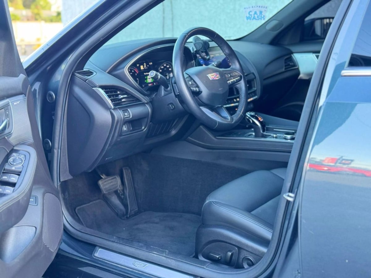 Vehicle image 20 of 52
