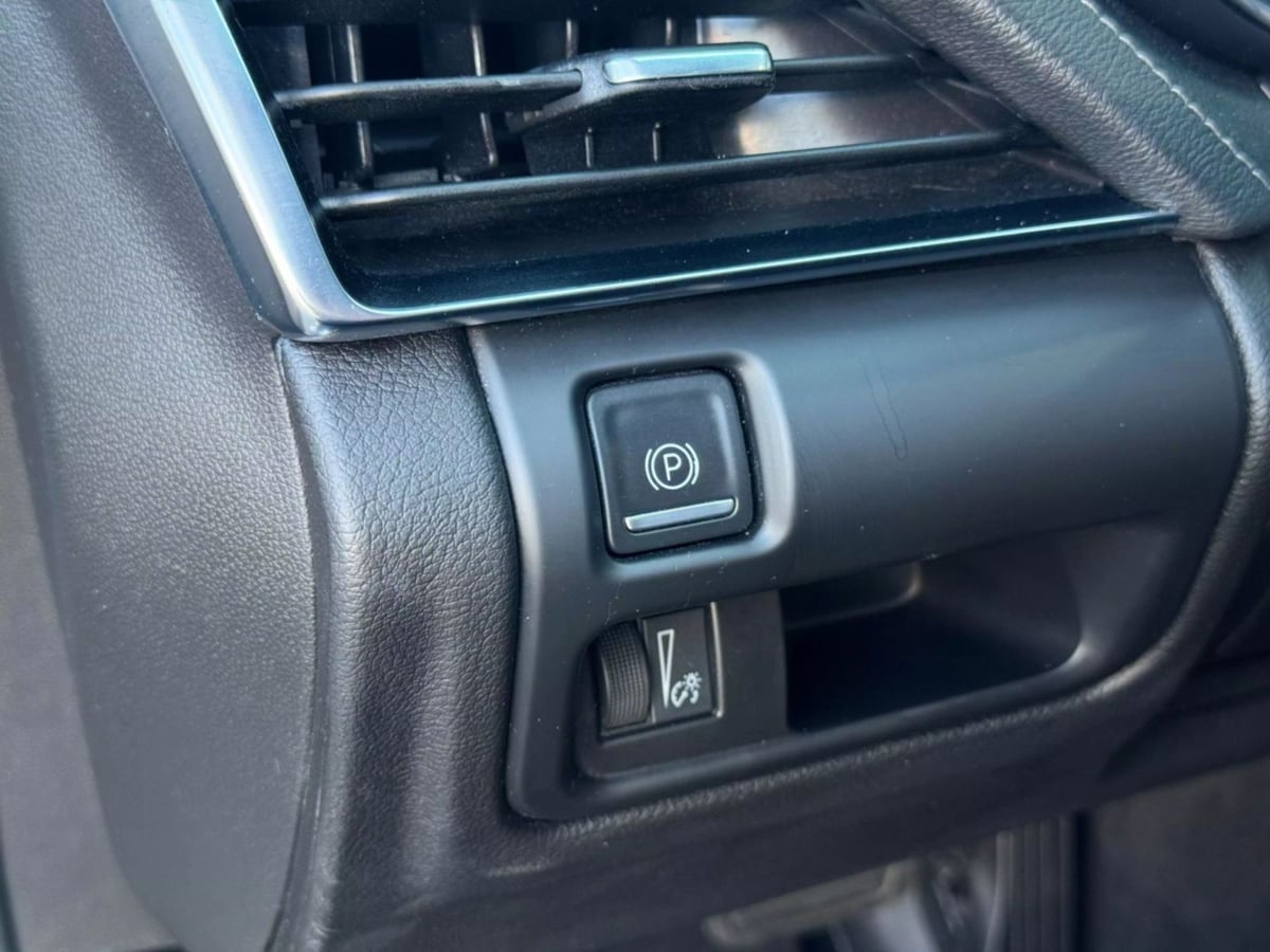 Vehicle image 36 of 52