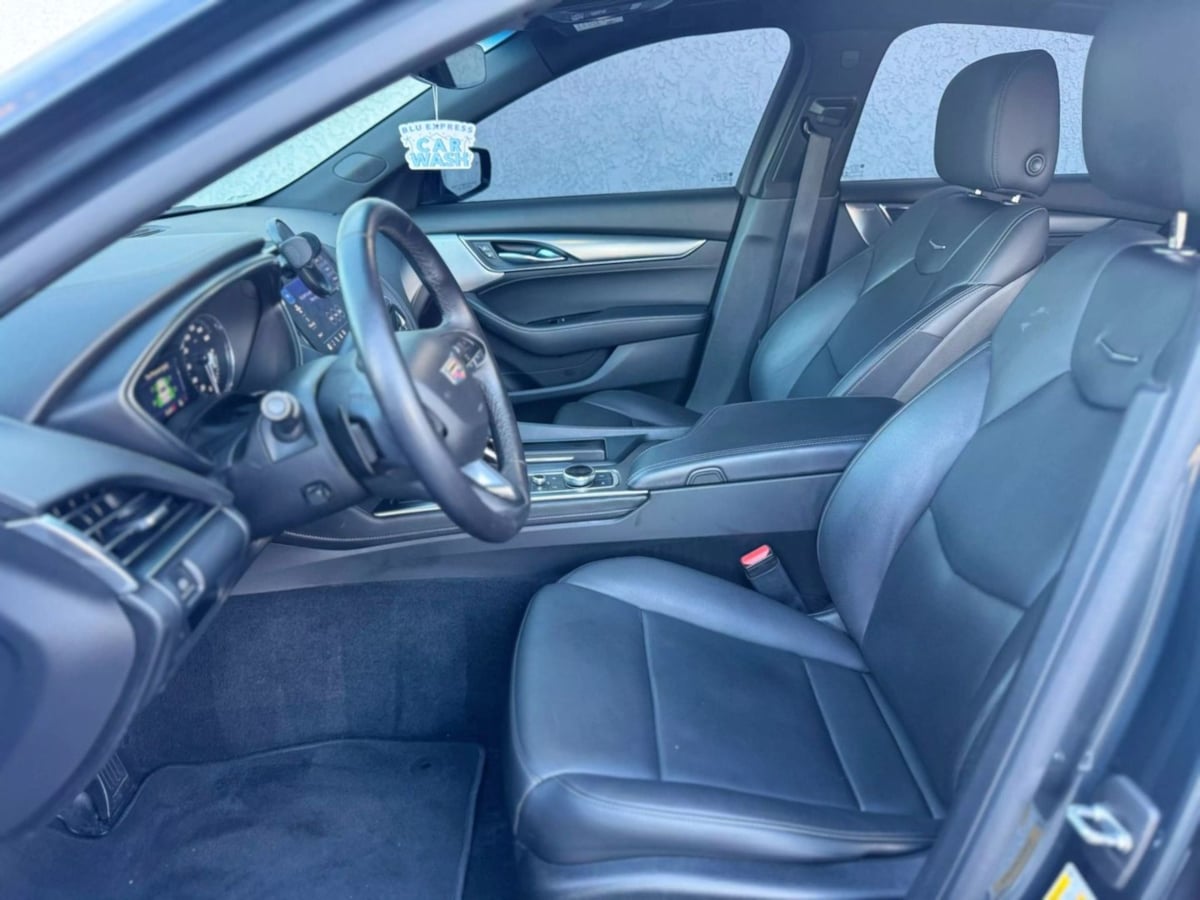 Vehicle image 22 of 52