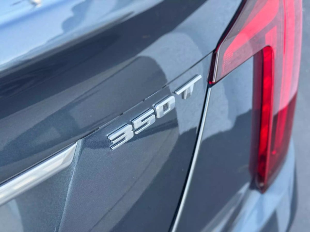 Vehicle image 18 of 52