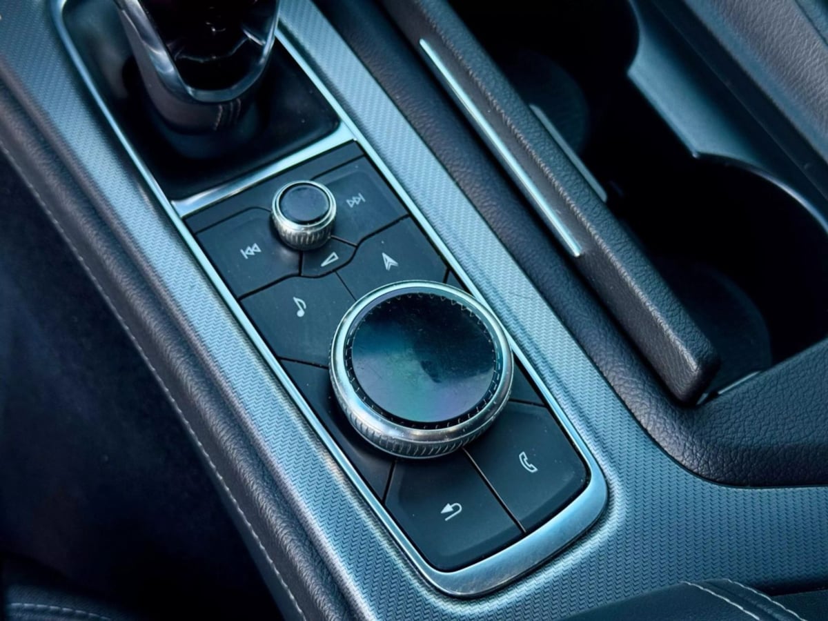 Vehicle image 26 of 52
