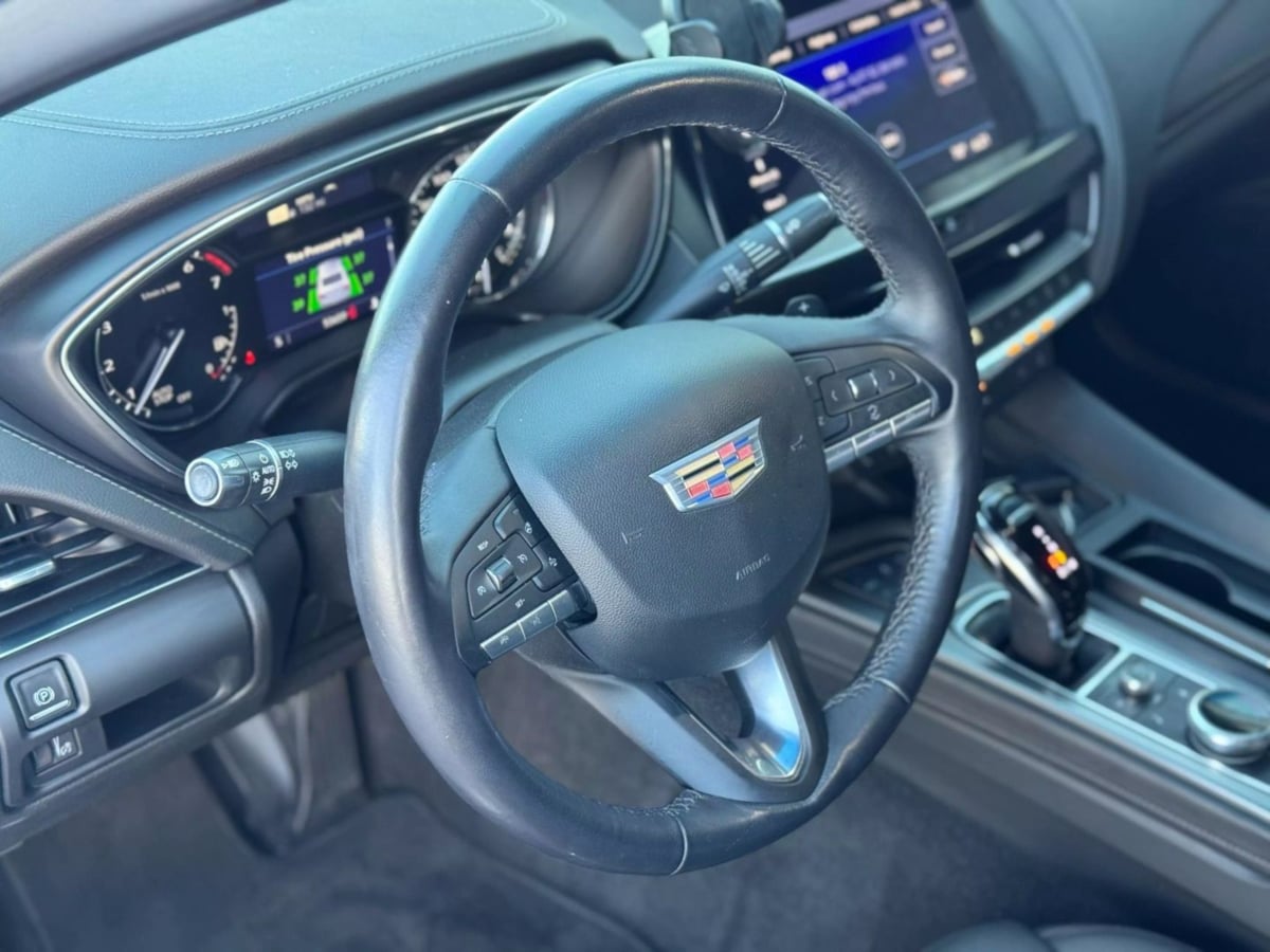 Vehicle image 25 of 52