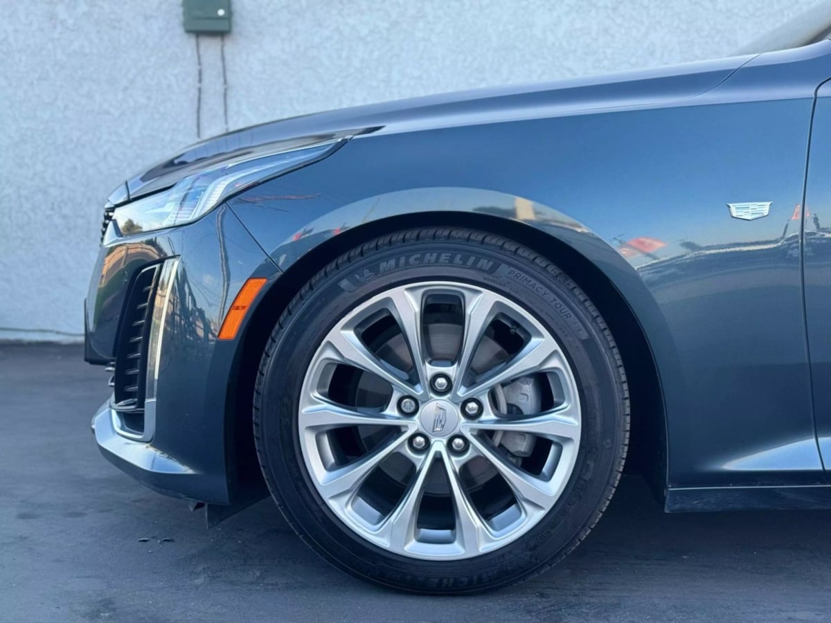 Vehicle image 12 of 52
