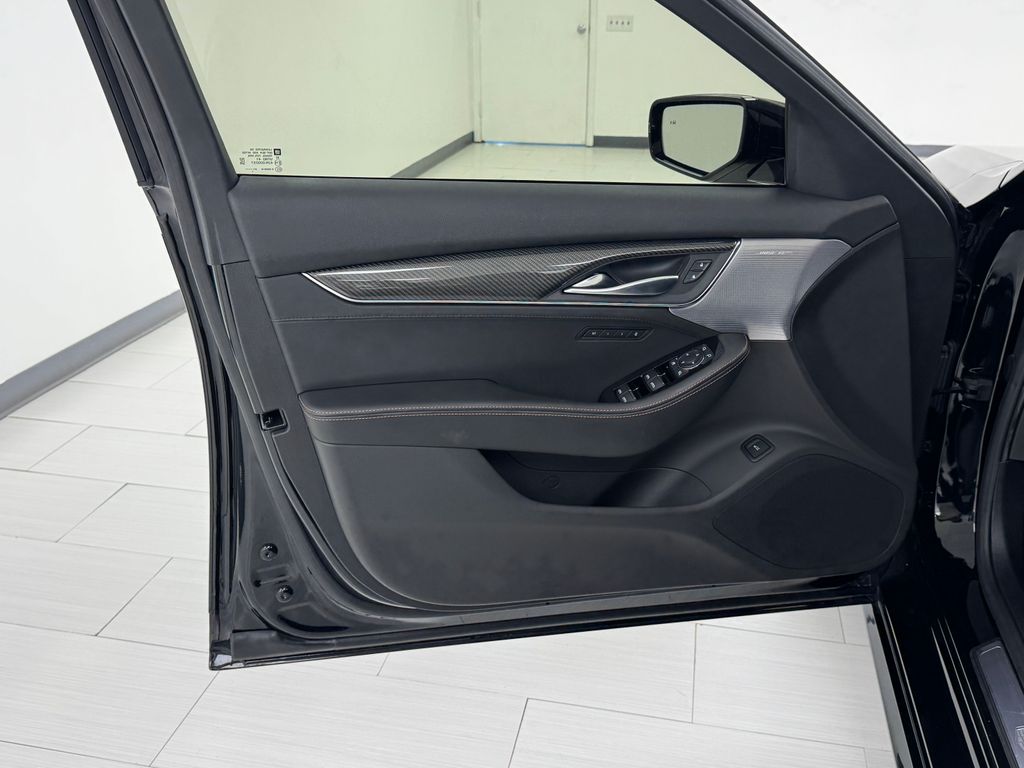 Vehicle image 28 of 41