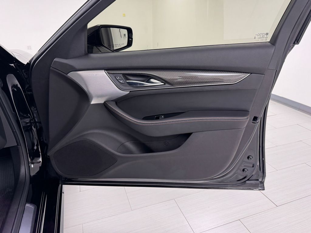Vehicle image 27 of 41
