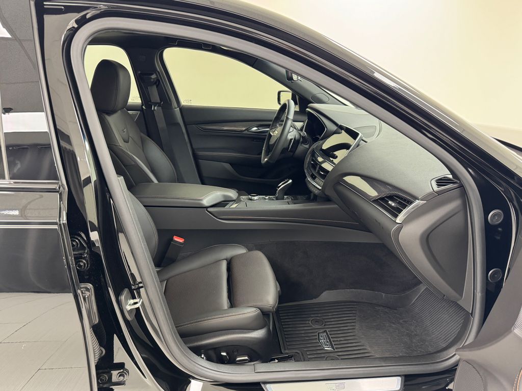 Vehicle image 16 of 41