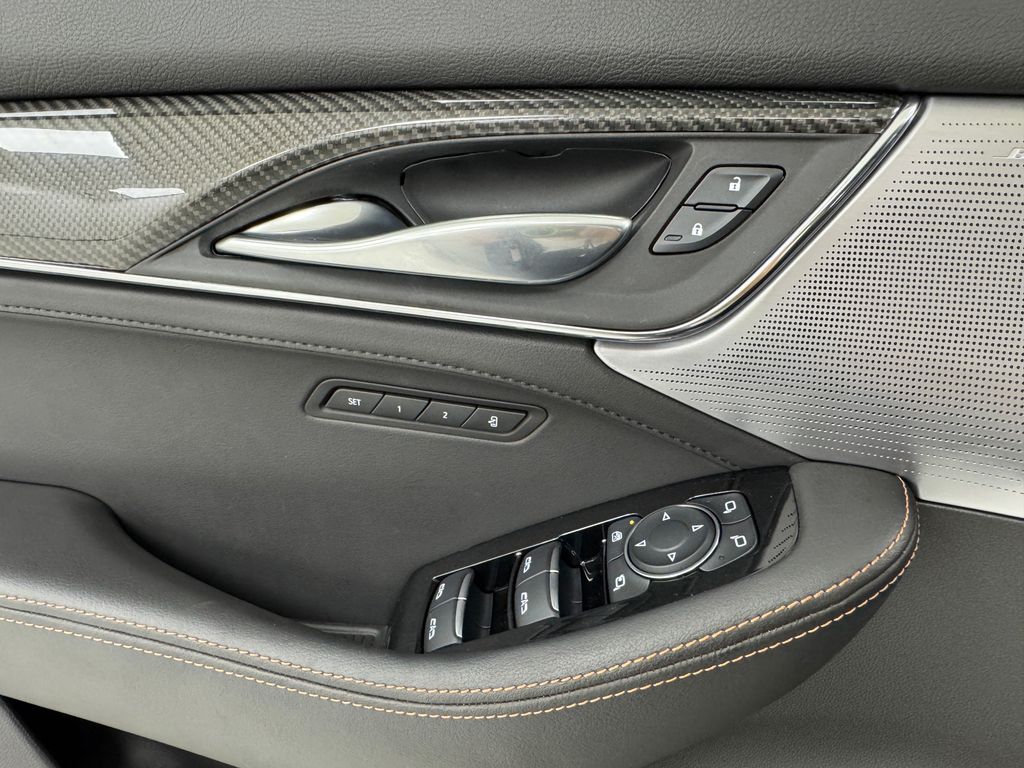 Vehicle image 25 of 41