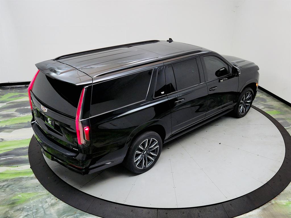 2022 Cadillac Escalade ESV Sport Image 2 of 45