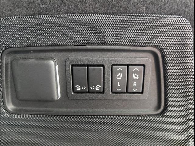 Vehicle image 23 of 27