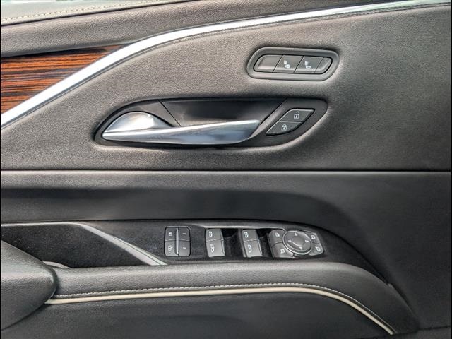 Vehicle image 17 of 27