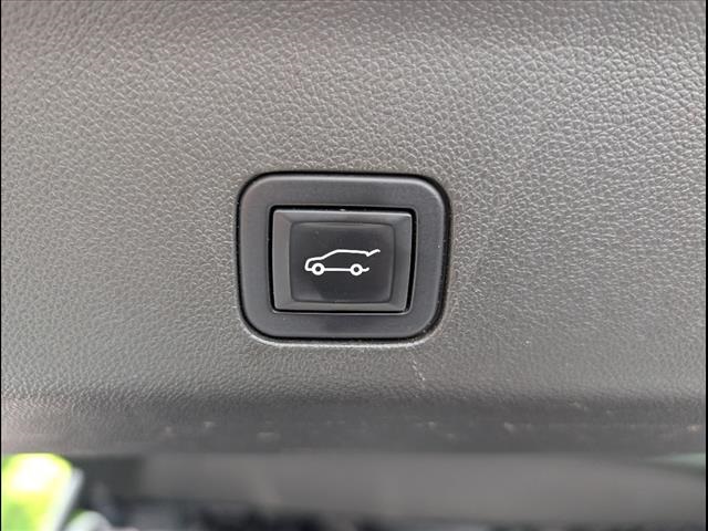 Vehicle image 24 of 27