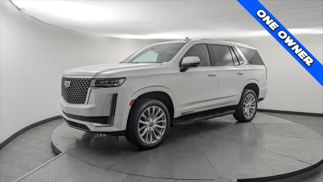 2022 Cadillac Escalade Premium Luxury Image 2 of 34