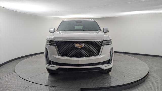 2022 Cadillac Escalade Premium Luxury Image 3 of 34