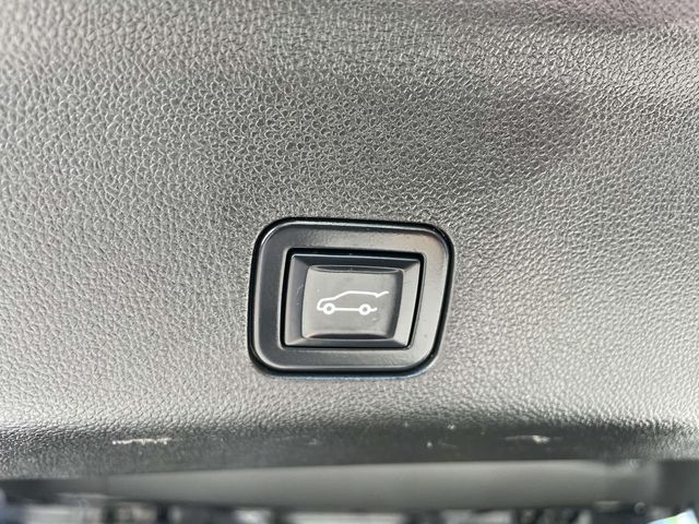 Vehicle image 13 of 39
