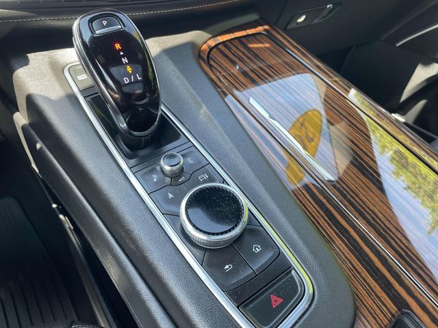 Vehicle image 31 of 39