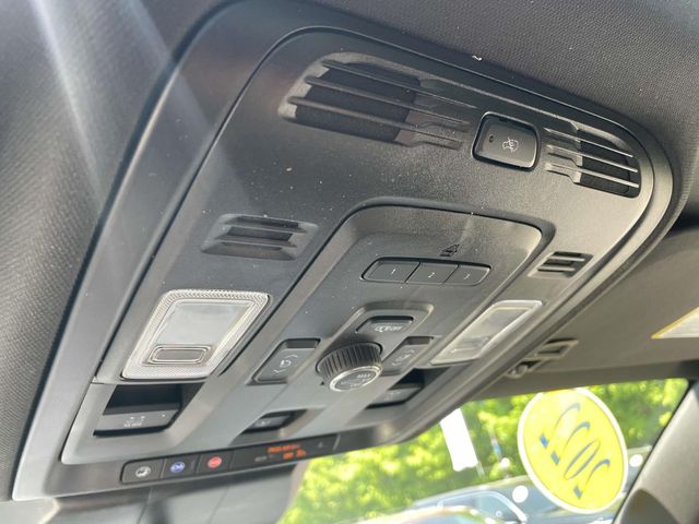 Vehicle image 32 of 39