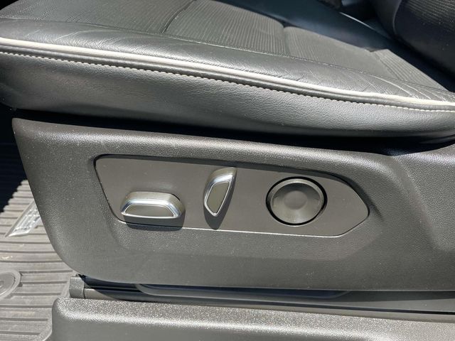 Vehicle image 24 of 39