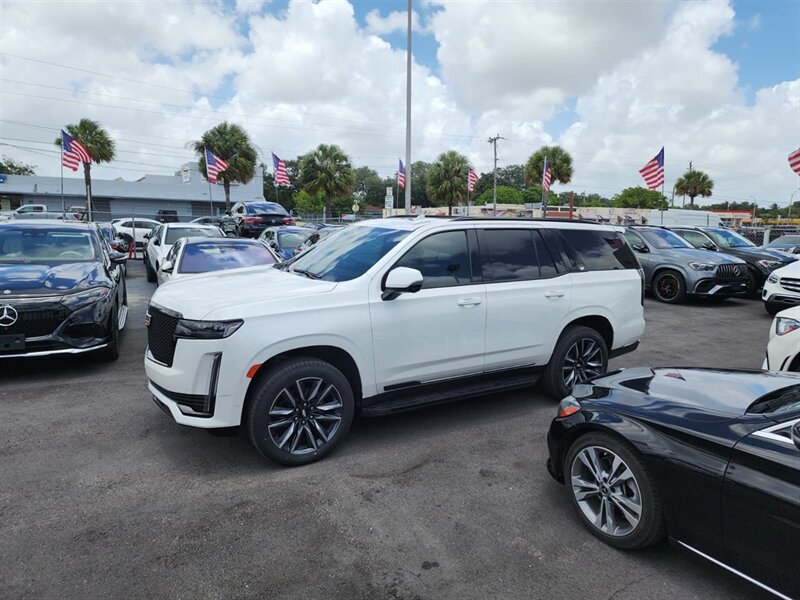 2022 Cadillac Escalade Sport Image 2 of 20