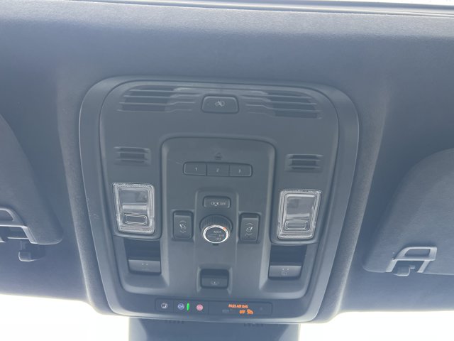 Vehicle image 23 of 29