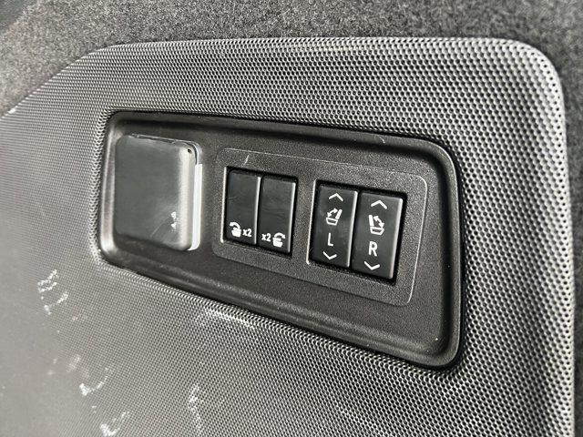 Vehicle image 11 of 29