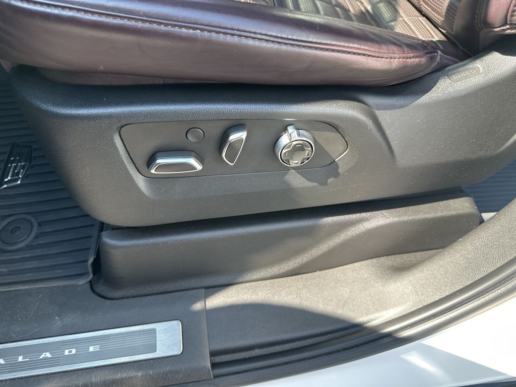 Vehicle image 23 of 37