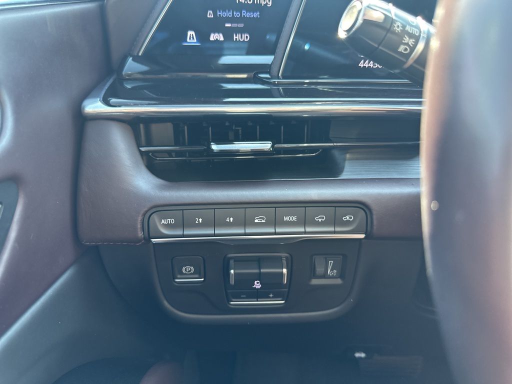 Vehicle image 32 of 37