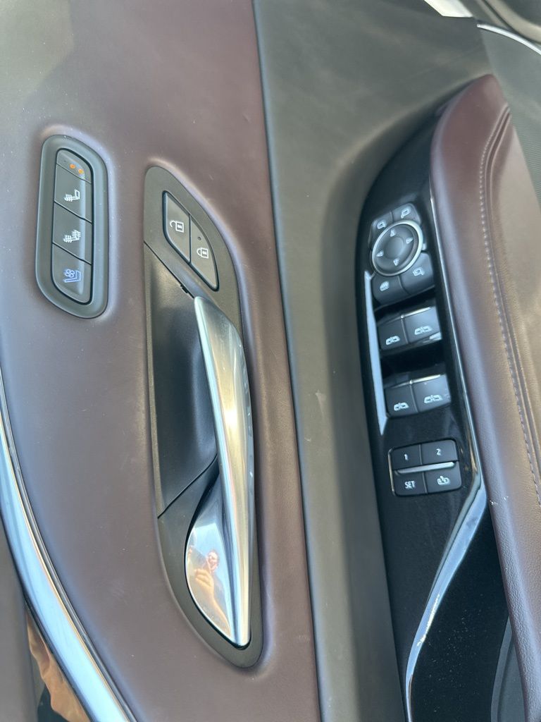 Vehicle image 31 of 37