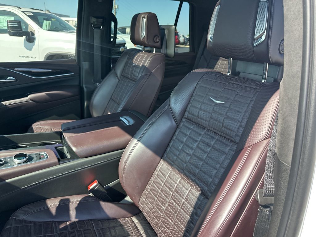 Vehicle image 21 of 37