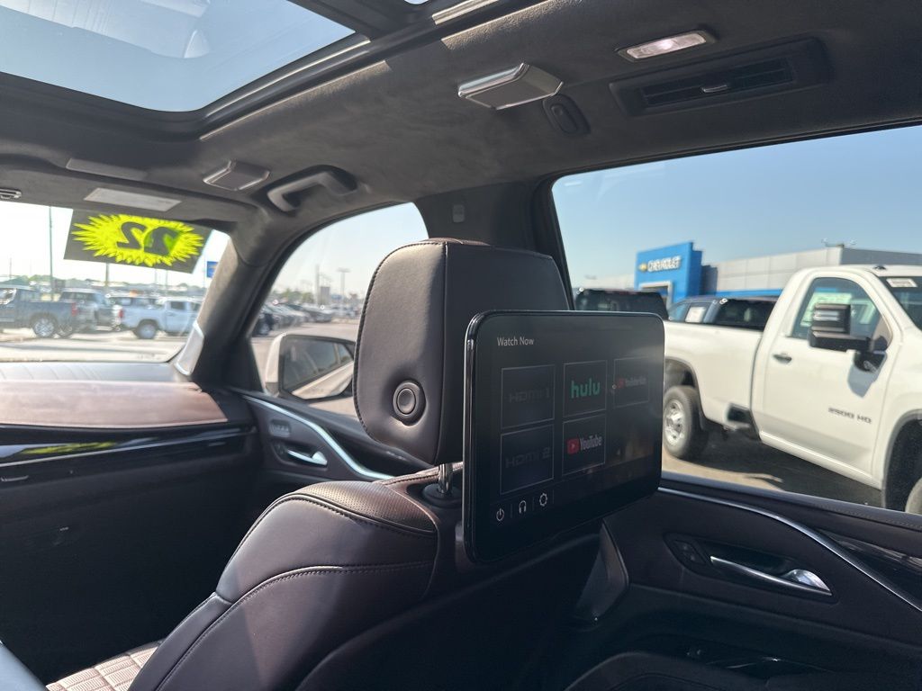 Vehicle image 27 of 37