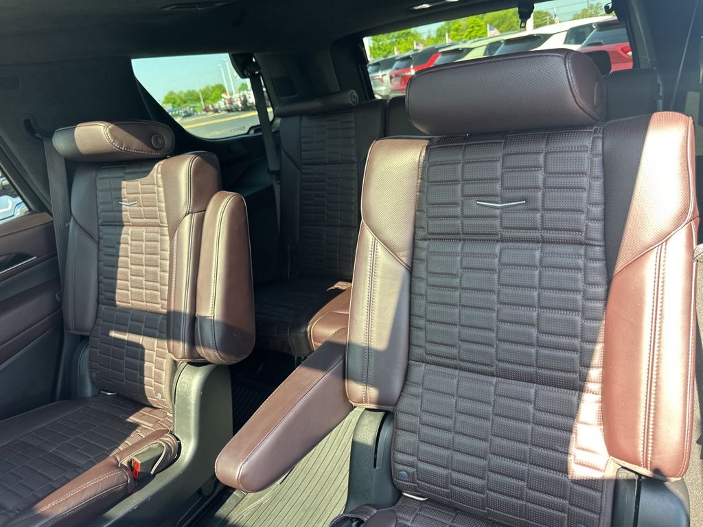 Vehicle image 24 of 37