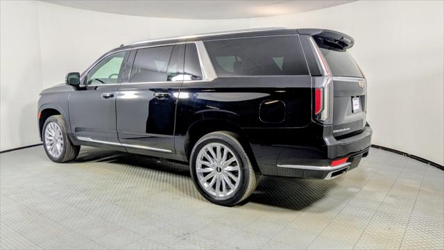 2022 Cadillac Escalade ESV Luxury Image 11 of 43