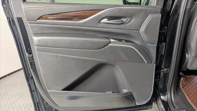 2022 Cadillac Escalade ESV Luxury Image 32 of 43