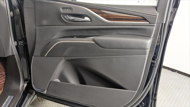 2022 Cadillac Escalade ESV Luxury Image 34 of 43