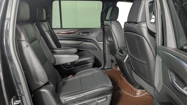 2022 Cadillac Escalade ESV Luxury Image 19 of 43