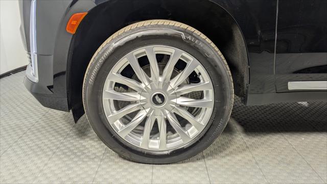 2022 Cadillac Escalade ESV Luxury Image 17 of 43