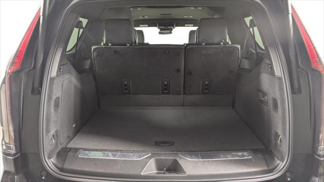 2022 Cadillac Escalade ESV Luxury Image 18 of 43