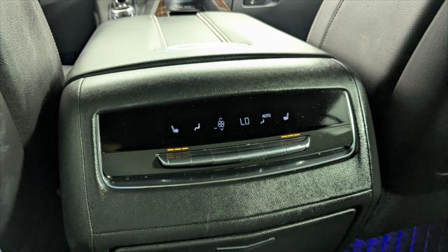 2022 Cadillac Escalade ESV Luxury Image 36 of 43