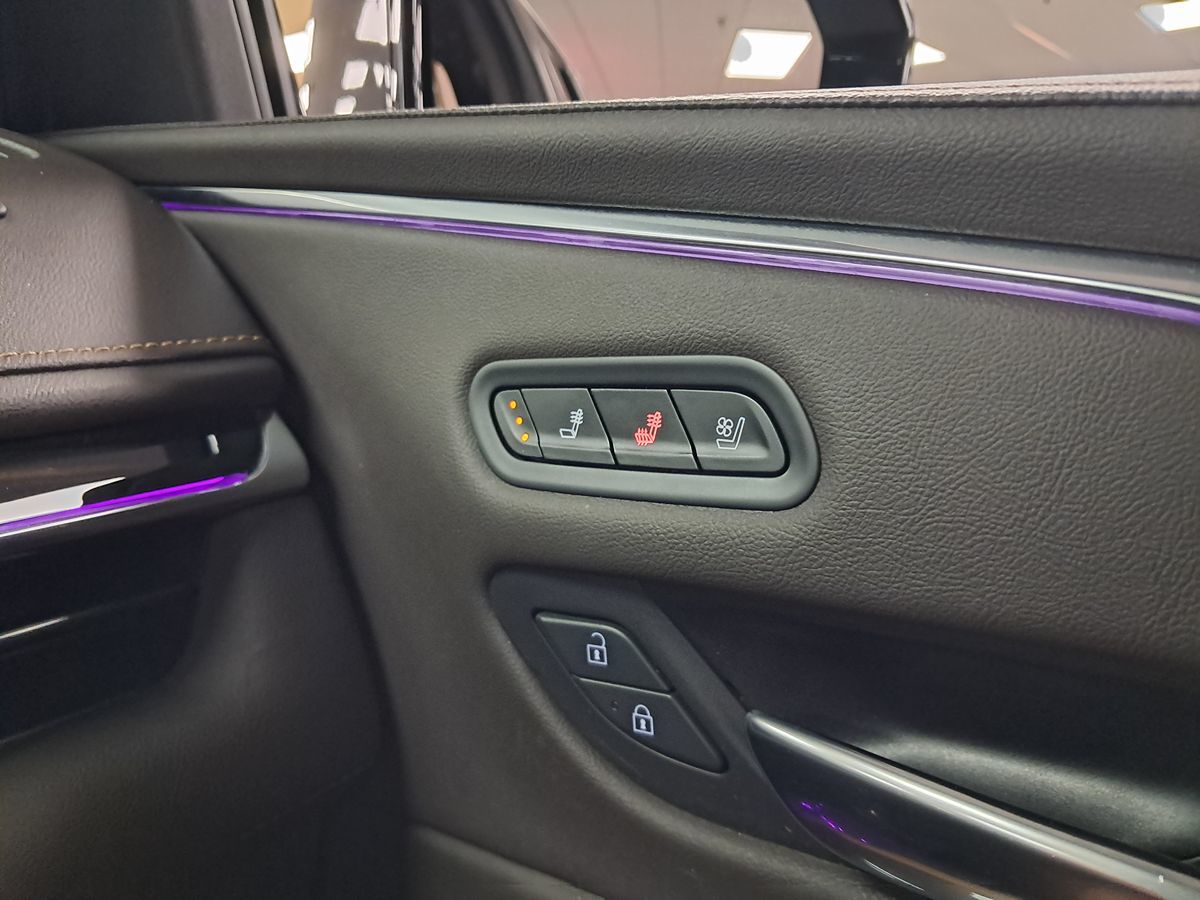Vehicle image 65 of 72