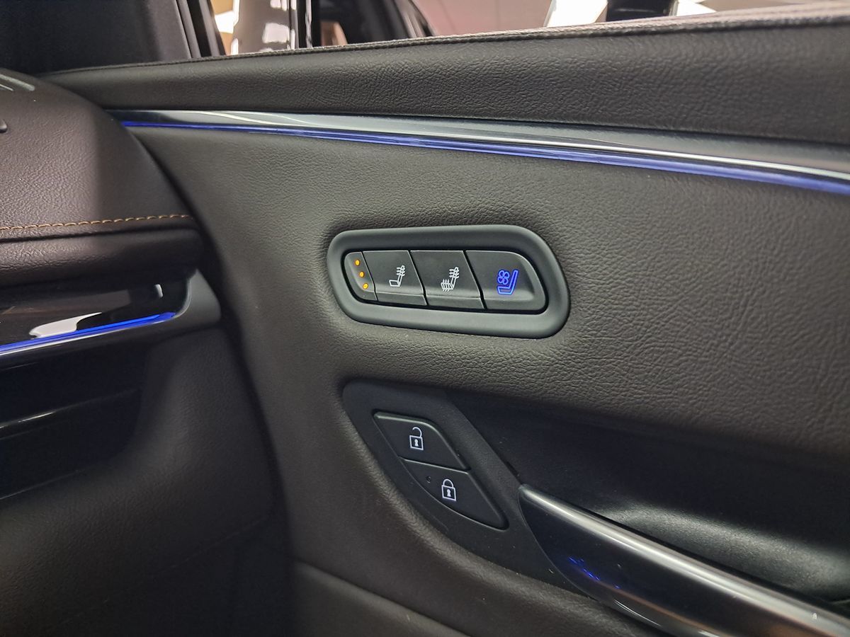 Vehicle image 64 of 72