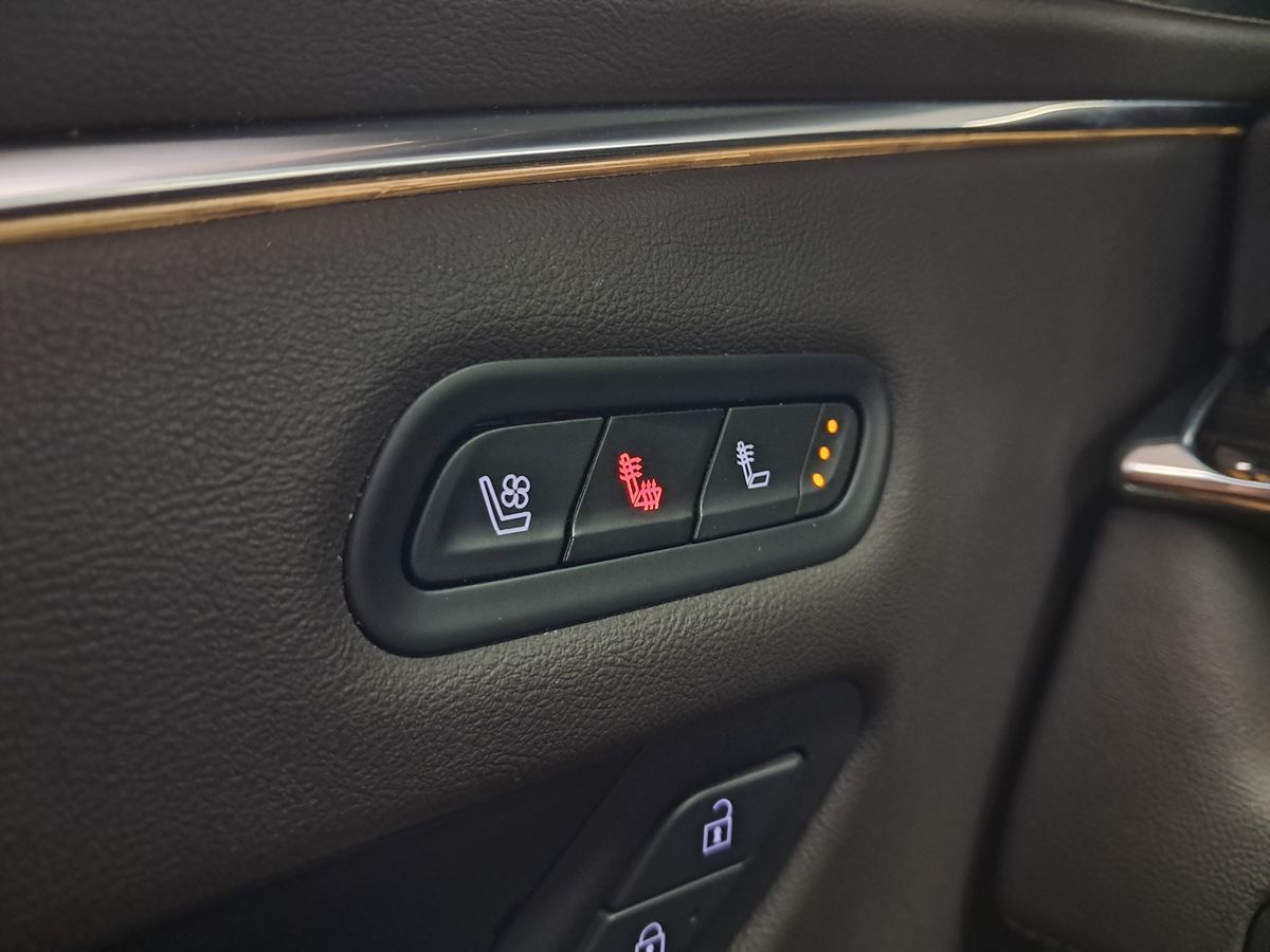 Vehicle image 23 of 72