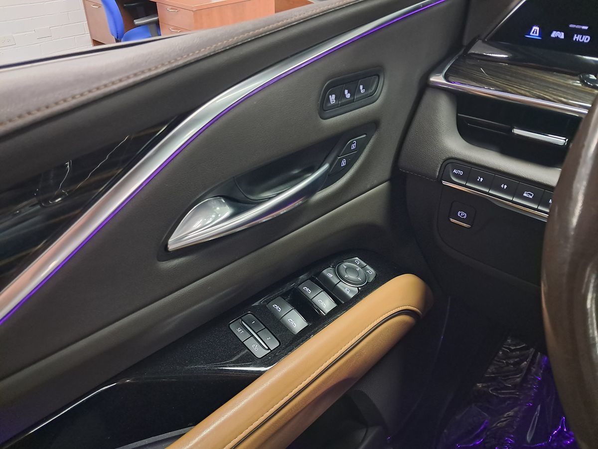 Vehicle image 21 of 72
