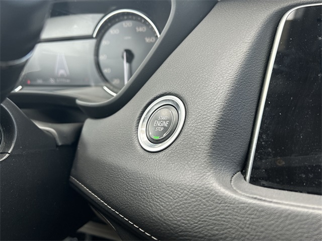 Vehicle image 32 of 70