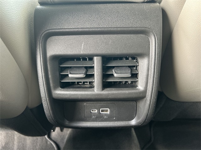 Vehicle image 36 of 70