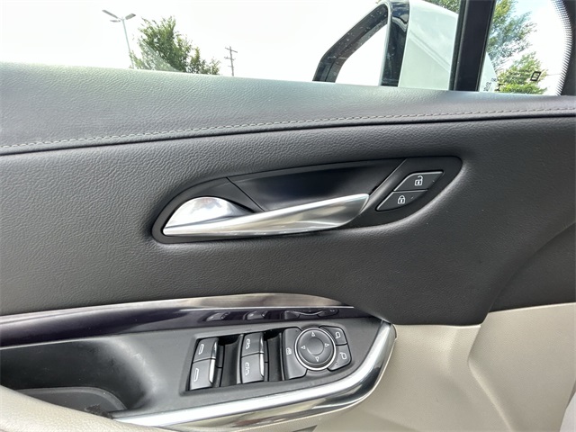 Vehicle image 37 of 70