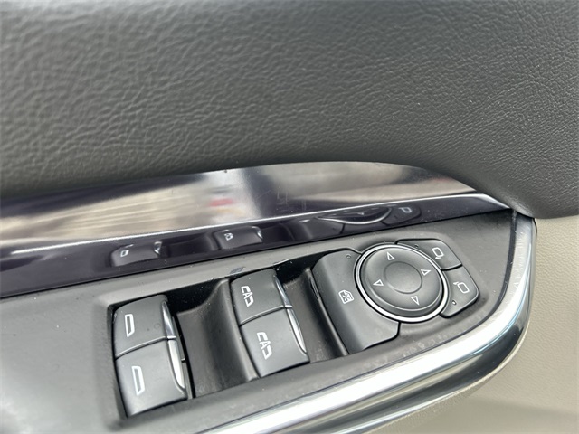 Vehicle image 38 of 70