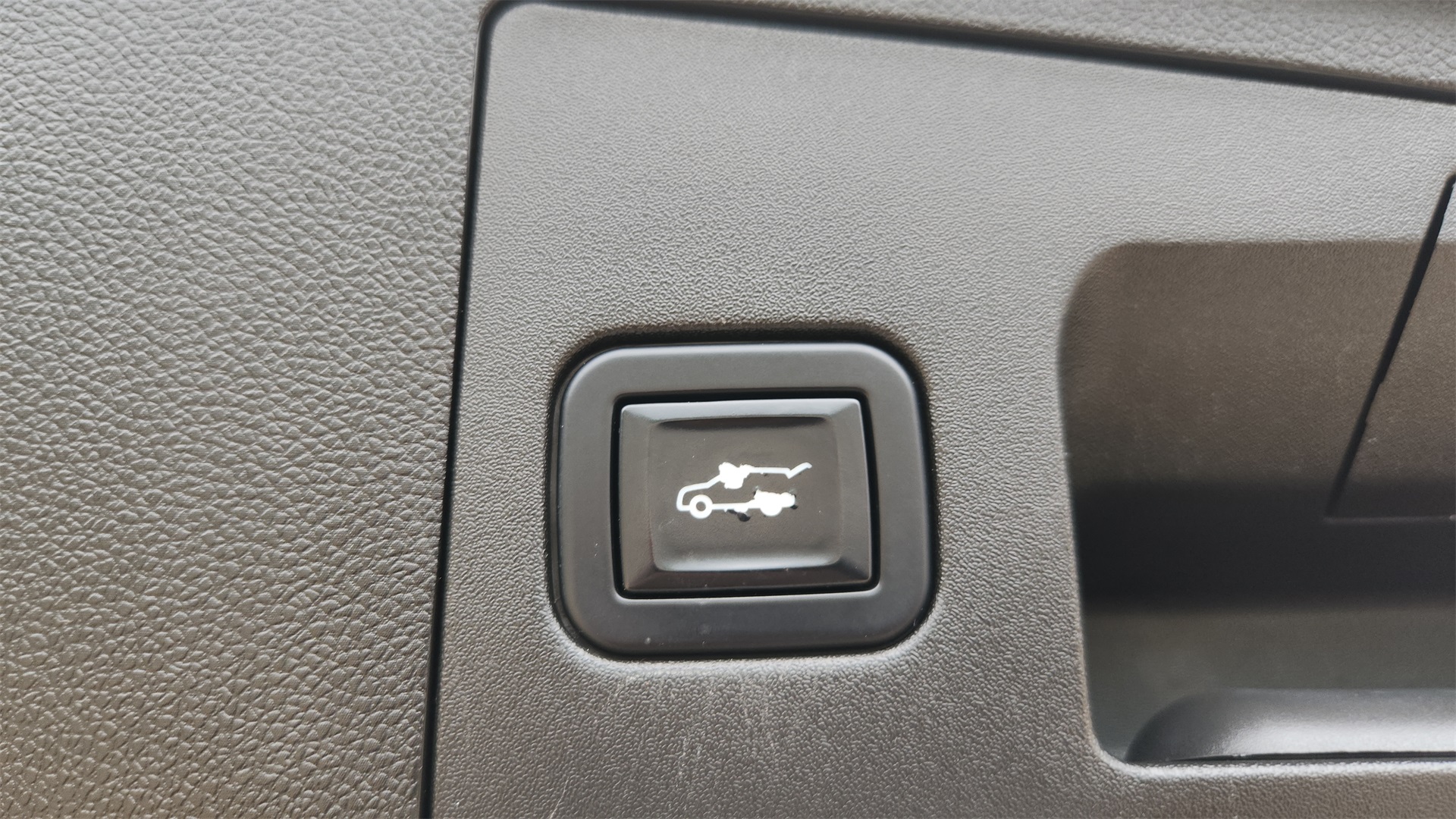 Vehicle image 32 of 35