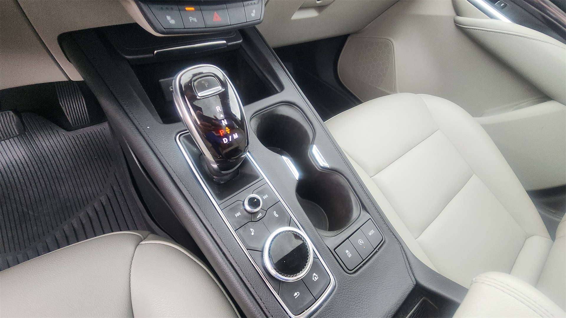 Vehicle image 21 of 35